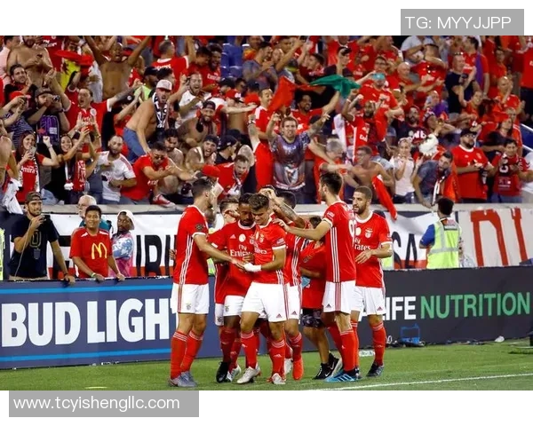 英超惊喜：曼联力克本菲卡一球小胜引发全场狂欢解析