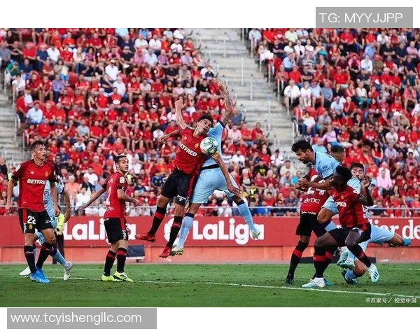 英超激战：拜仁与阿森纳战成平局全场沸腾数据分析揭示精彩瞬间