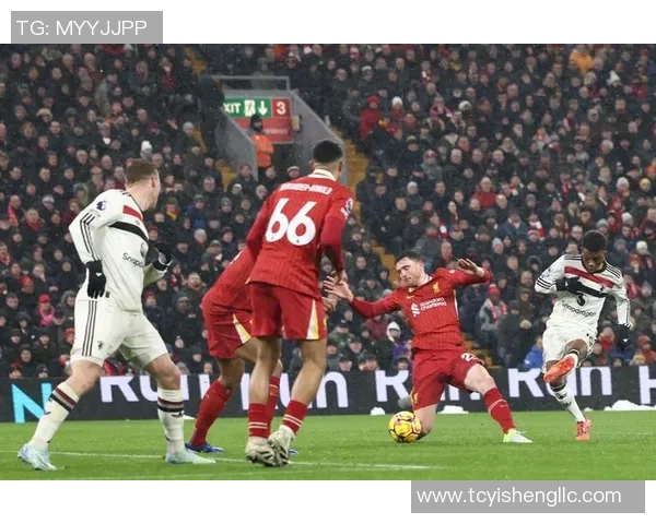 曼联与本菲卡友谊赛战成平局绝杀瞬间引发全场热烈反响